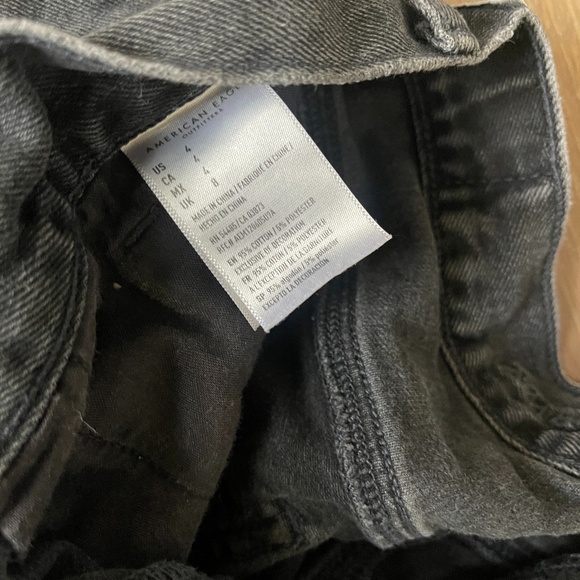 American Eagle Black Distressed Mom Jean Shorts Size 4 - Picture 4 of 4